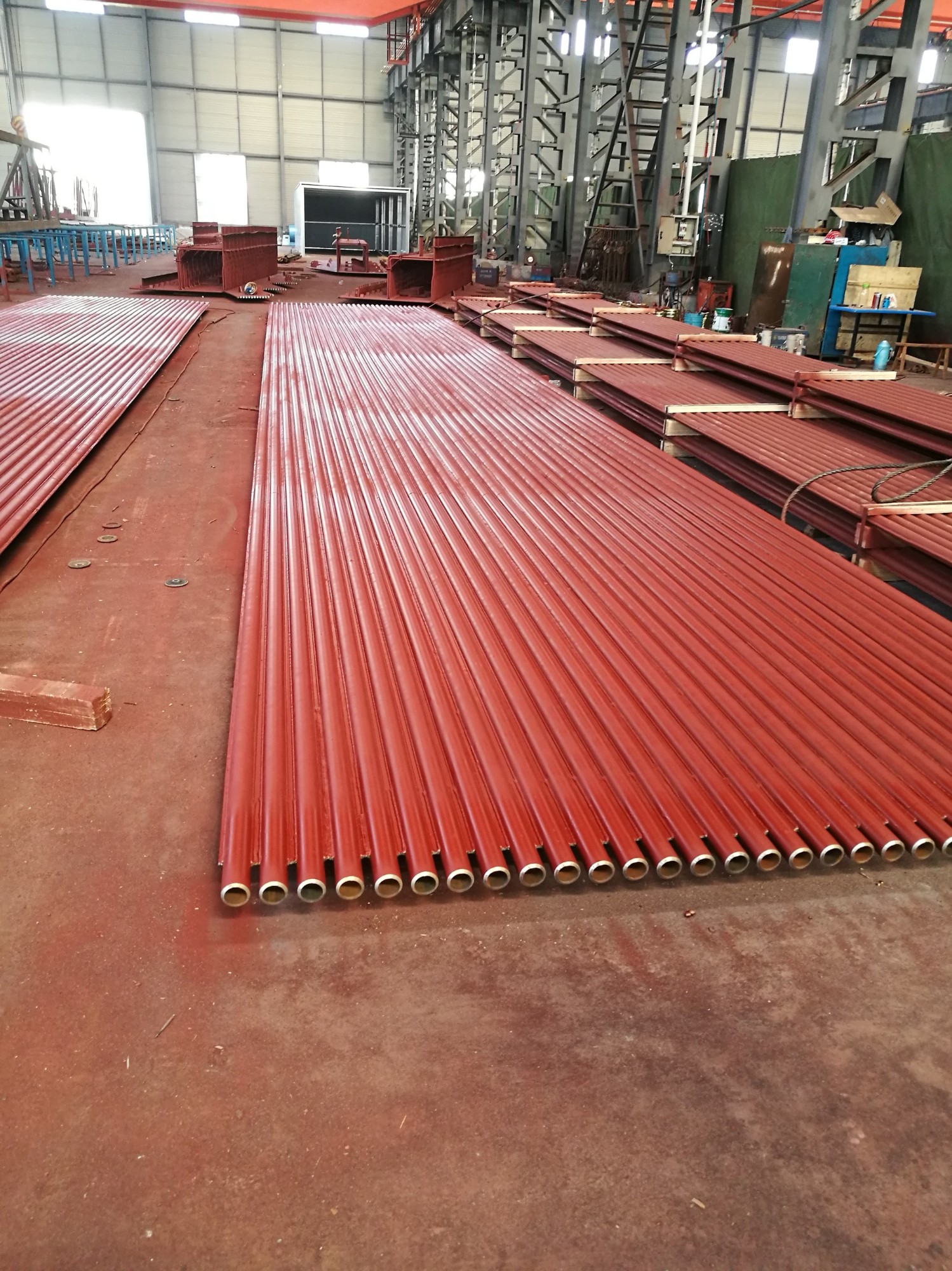 材質：SA-210C規(guī)格：63.5×7.5 4根一排，鱗片寬度12.7mm厚度6mm管排總長度12米，內螺紋8個頭） 管材需正偏差，帶500米密封