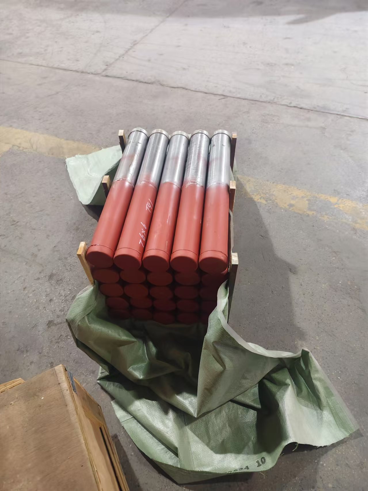 規格：ф76×6，長度600mm，材質：SA-213TP347HFG/SA-213T91,兩種材質各300mm